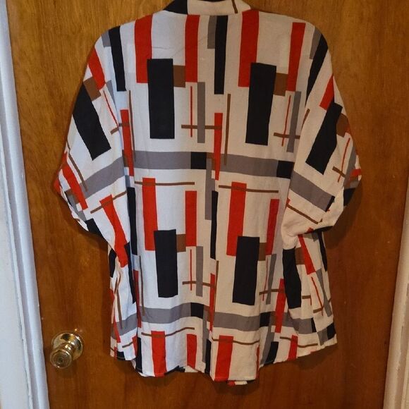 Plus Geometric Print Batwing Sleeve Blouse - Picture 2 of 4